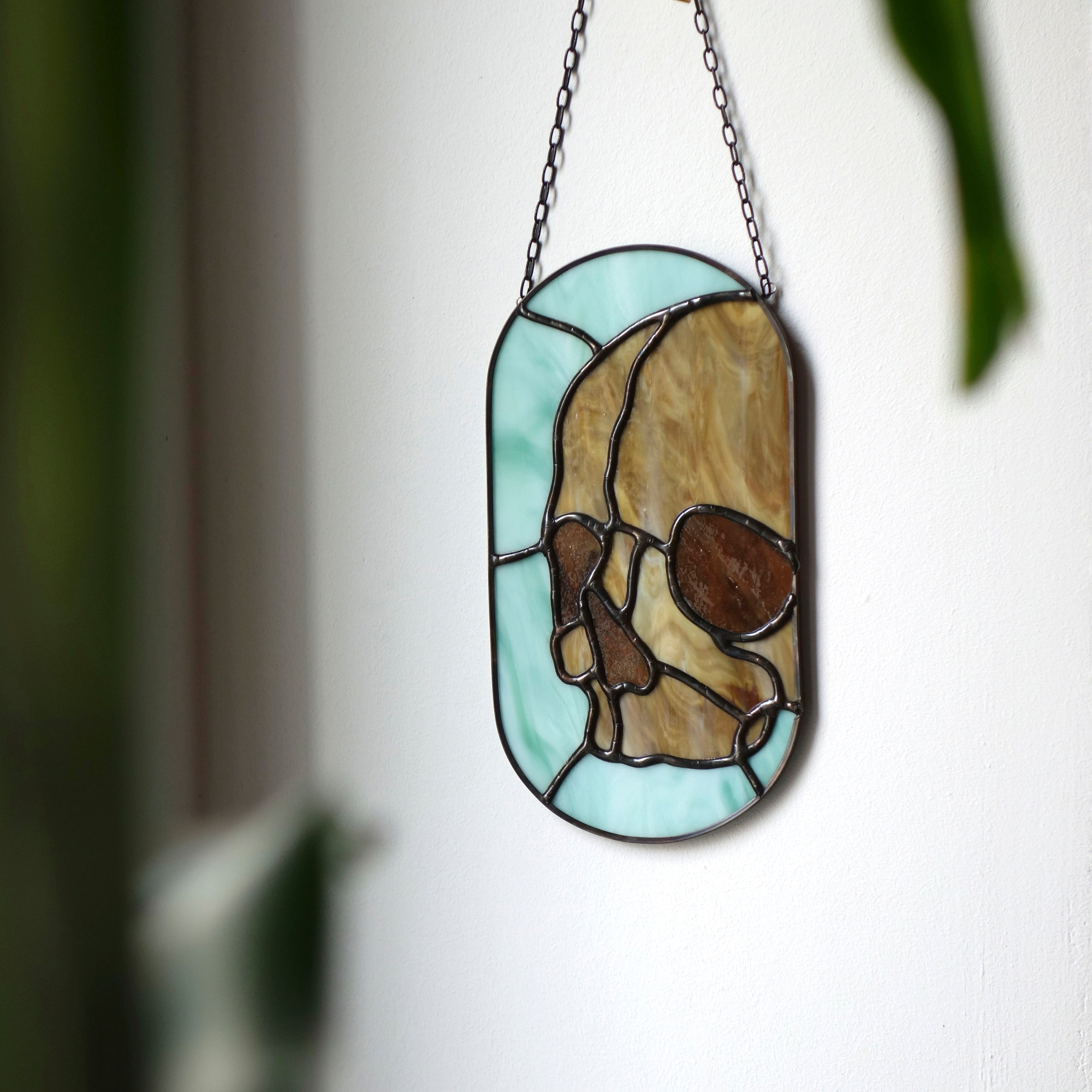 Buntglas-Anhänger Schädel Seafoam